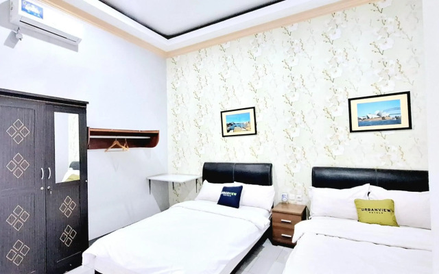 OYO 90396 The Halona Villa Batu