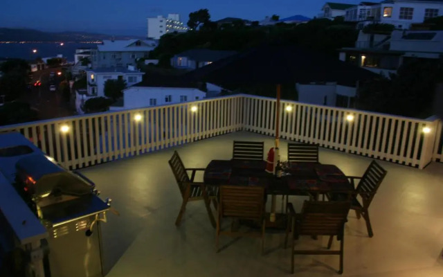 Private Luxurious Studio w Outdoor Living & Views!