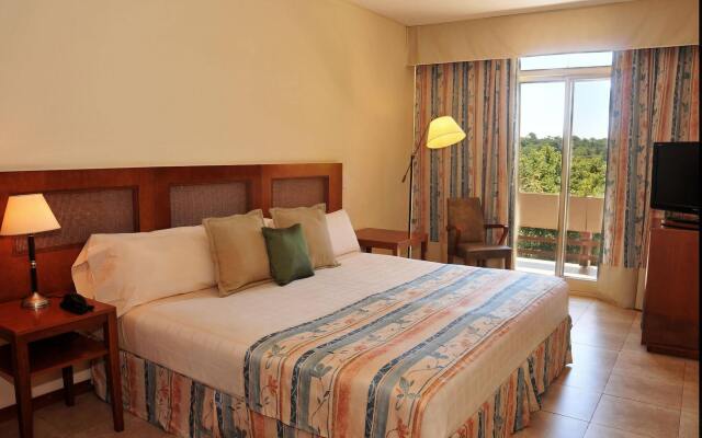 Raíces Esturión Hotel & Raíces Amambai Lodges