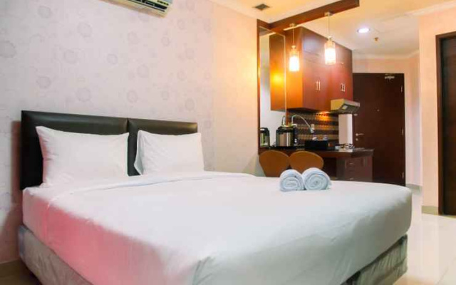 Warm Studio Apartment at Mangga Dua Residence By Travelio