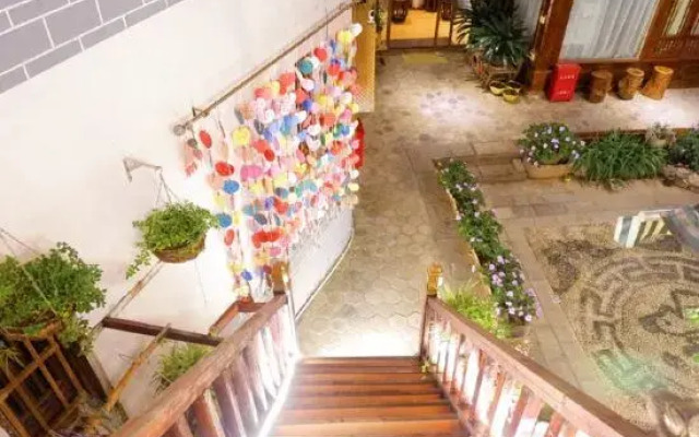 Floral Hotel·Yunjing Zhinan Hotel(Dayan Gucheng dashuiche store)