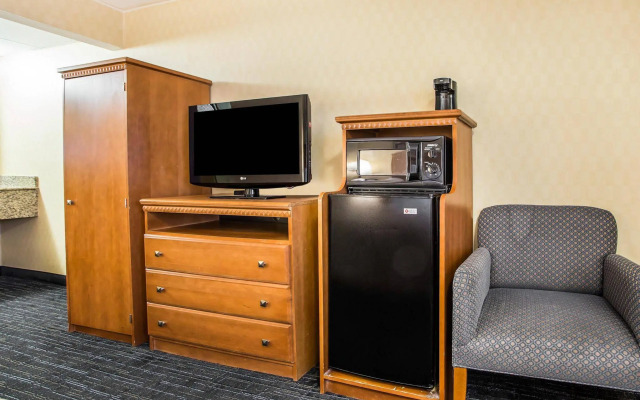 Hibiscus Inn & Suites