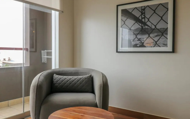 w Fantastic 1BR With Balcony in Miraflores