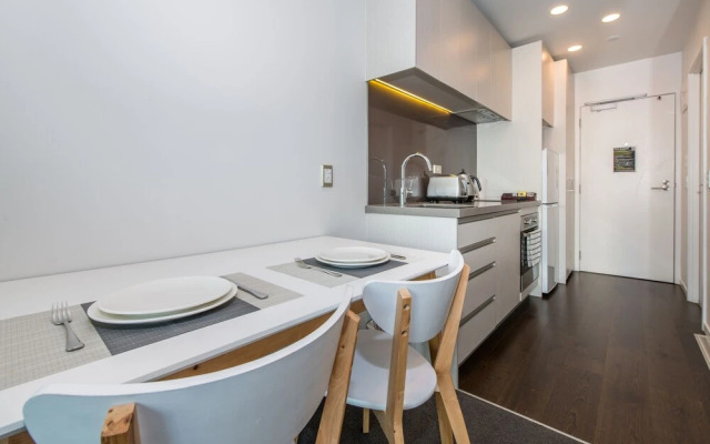 Ehome - Central CBD Romantic Apartment, Two Blocks from Waterfront