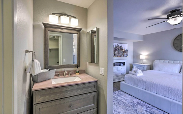 Sleek Phoenix Condo: Walk to Biltmore Fashion Park