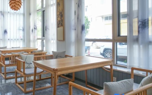 Padang Shulaixuewang Homestay – Balcony – Enshi Prefecture