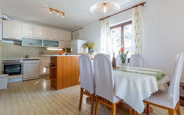 Stunning Home in Lokva Rogoznica With 4 Bedrooms and Wifi