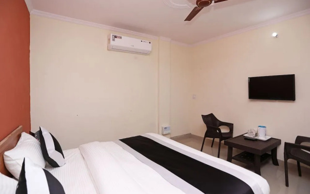 OYO 10877 Hotel R K Residency