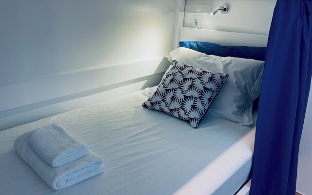 Partenope Hostel and Suites