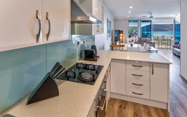 Poinciana Lodges -Ocean Views