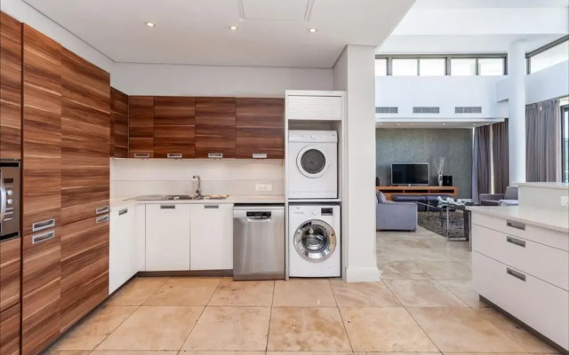 The Marina Family Penthouse - 704