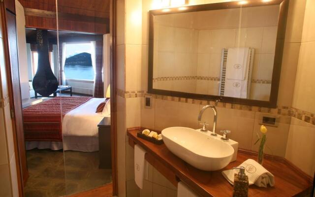 La Sirenuse Lake Resort