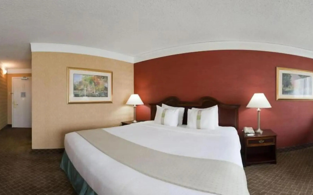 Holiday Inn Cleveland-Mayfield by IHG