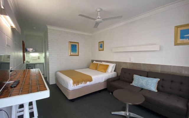 Surf Street Motel – Guest Rooms – Gold Coast