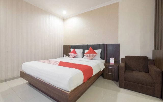 OYO 308 Grand Pacifik Hotel