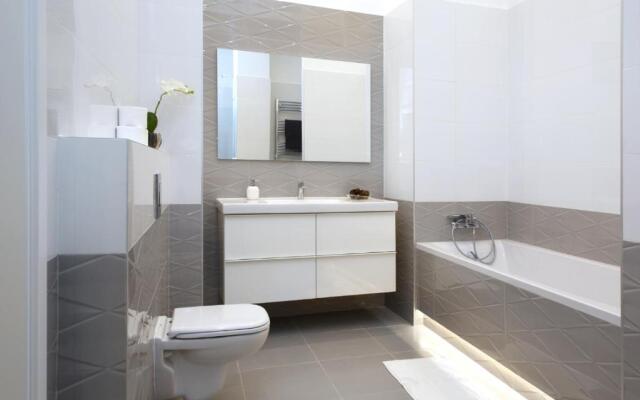 Jenny luxury two bedrooms apartment.