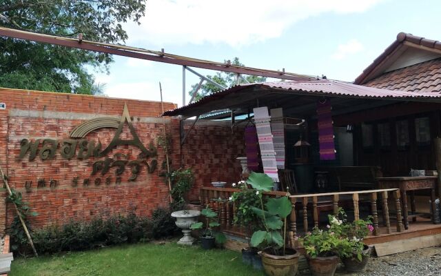 Ruean Ploysrirung Boutique Resort