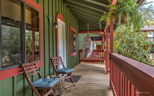 Magnolia Streamside Resort
