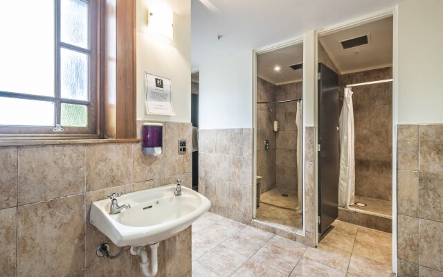 The Cambridge Hotel & Backpackers