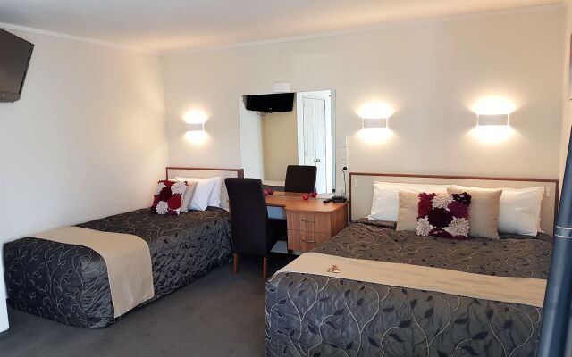 Fiordland Lakeview Motel and Apartments