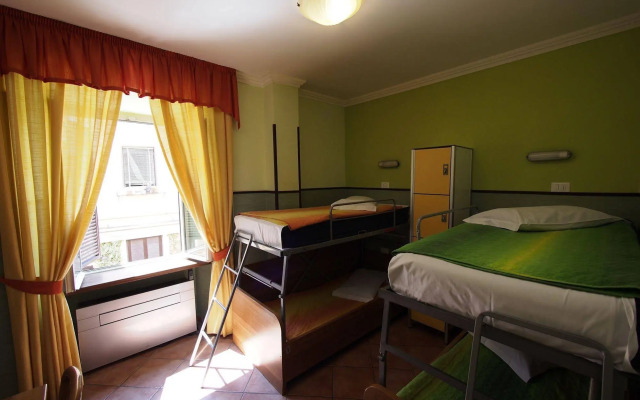 Alessandro Palace & Bar - Hostel