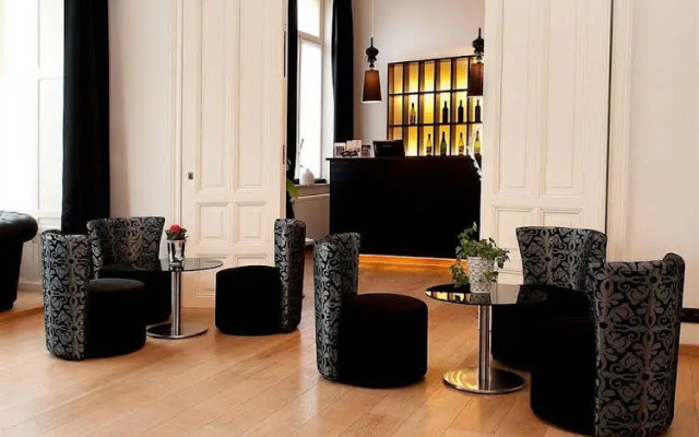 Le Parisien Hotel Bistro