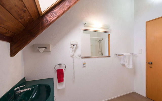 Swiss Chalet Lodge Motel