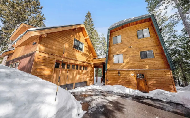 Tahoe City Retreat For 8!