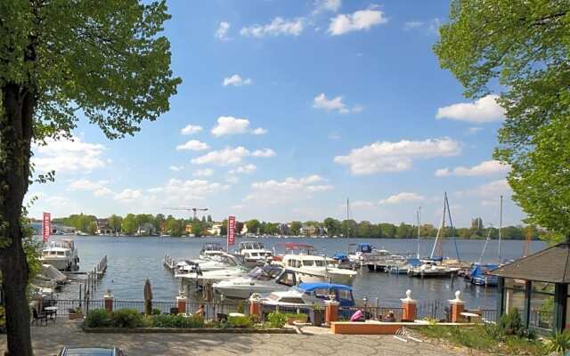 Yacht- , und Reisemobilhafen "Historisches Fährhaus" Wendenschloss