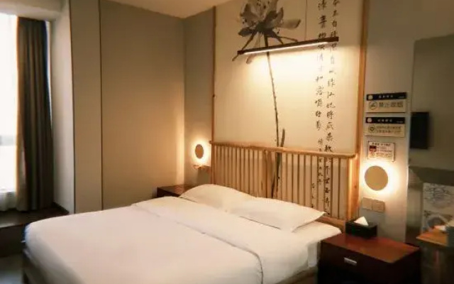 Starpai · Flower Hotel