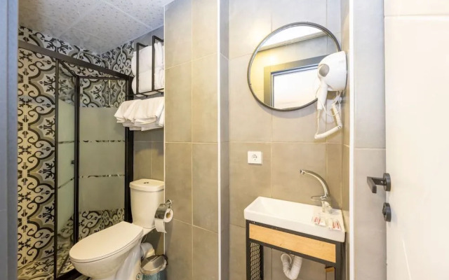 Gloria Airport Hotel