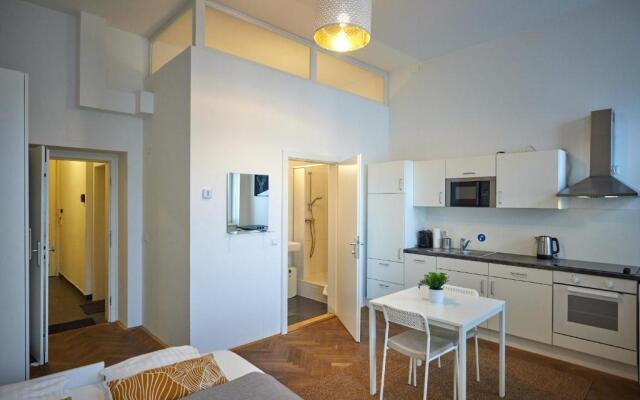 Nice Studio Close To Metro III