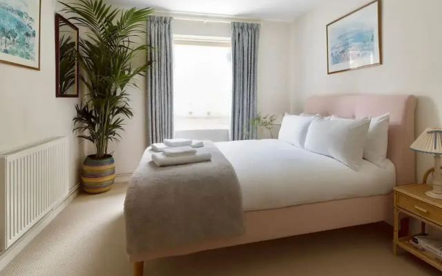 Colourful House 3 Bed Apt - Notting Hill