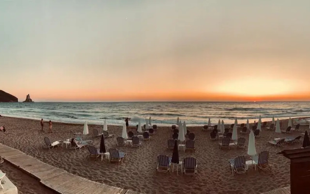Elena's Seaside Apartments & Studios