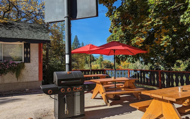 Alpine Inn & Suites