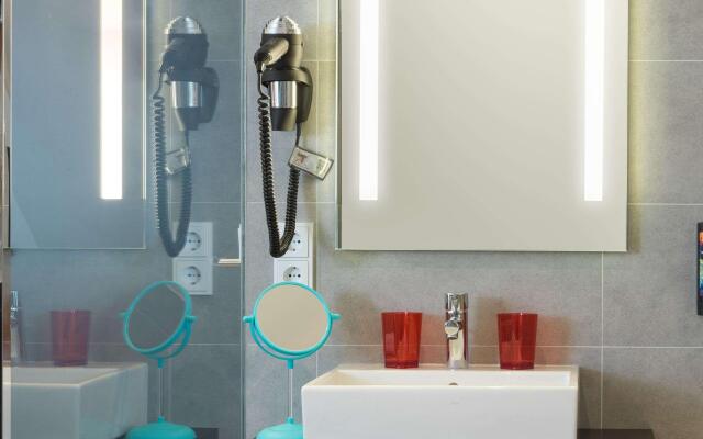 Holiday Inn — the niu, Franz Vienna