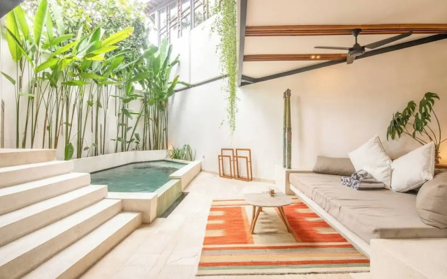 Modern 2-br Art Deco Villa, 800m From the Beach