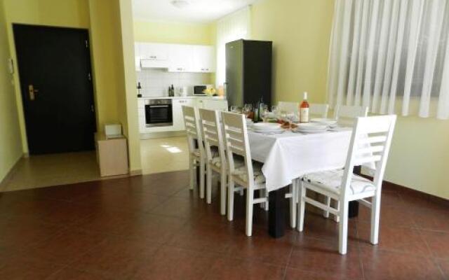 Apartments Smaragdna Villa