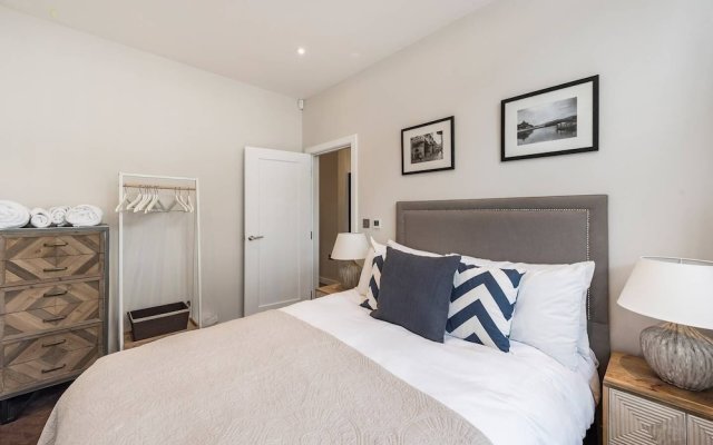 Modern, Bright & Elegant 3 Bed Fulham Maisonette