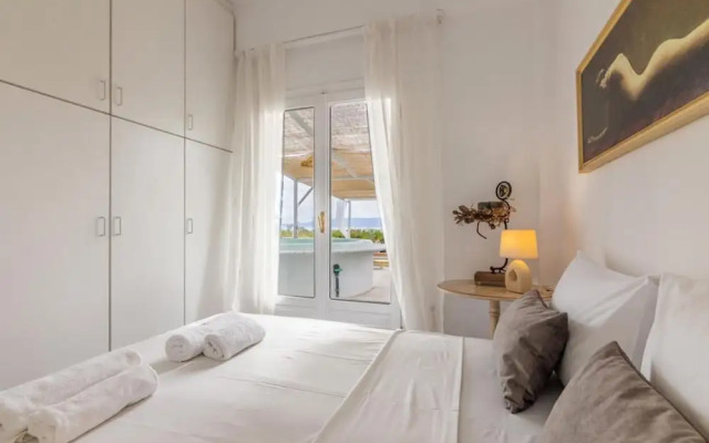 White Cycladic House With Jacuzzi