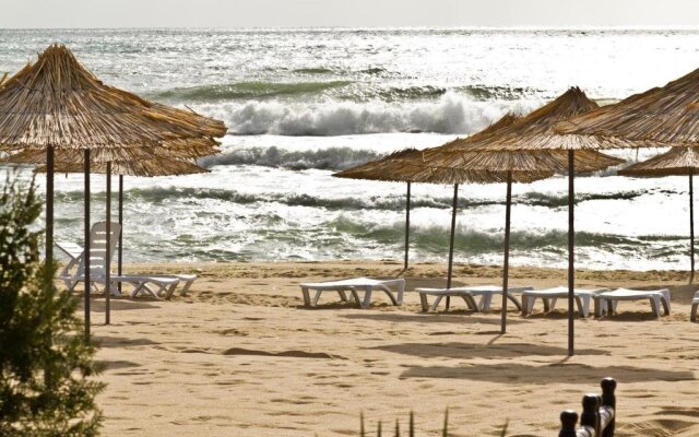 ON THE BEACH APARTMENTS Kabakum