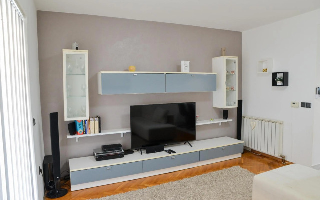 Apartment Summer Breeze