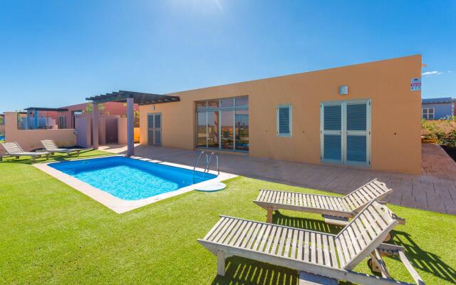 Villa Tamarindos: Large Heated Private Pool, Sea Views, A/C, WiFi