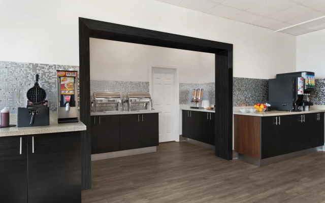 Ramada by Wyndham Belleville Harbourview Conference Centre