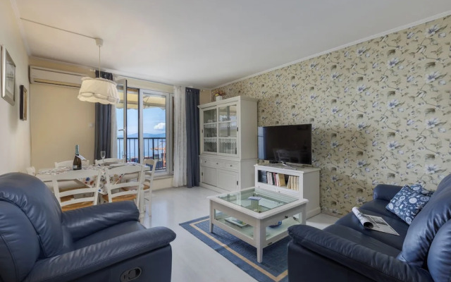 Seaview City Apartment Frida