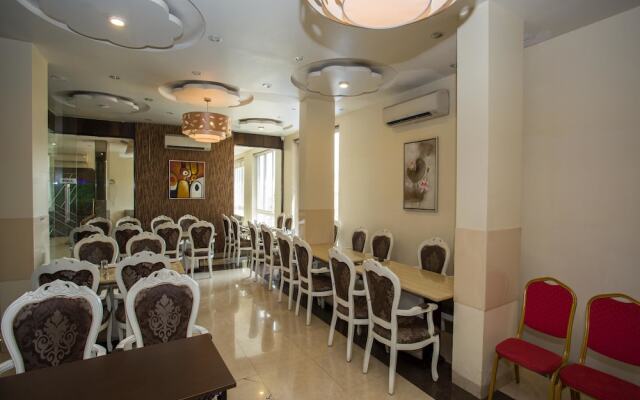 OYO 2377 Hotel Residency