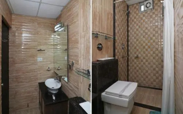 OYO 14422 Hotel Cosmos
