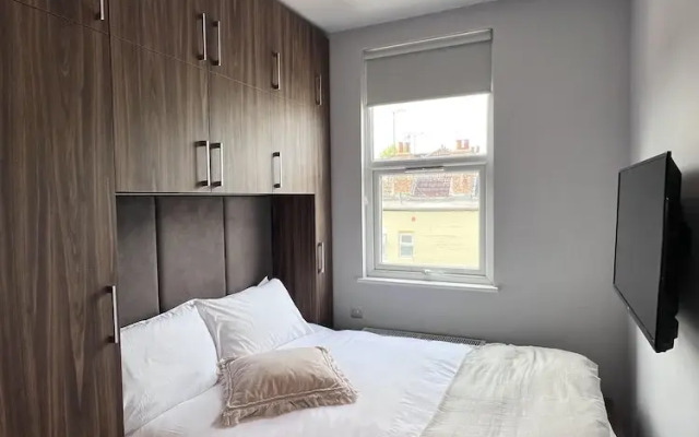 London Studio Retreat - Colney Hatch Lane