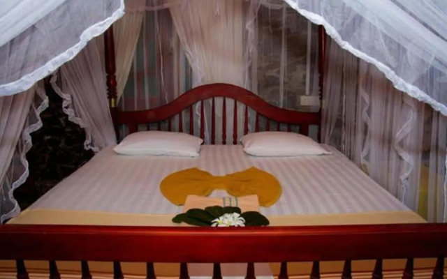 Yoho Green Garden Cabanas