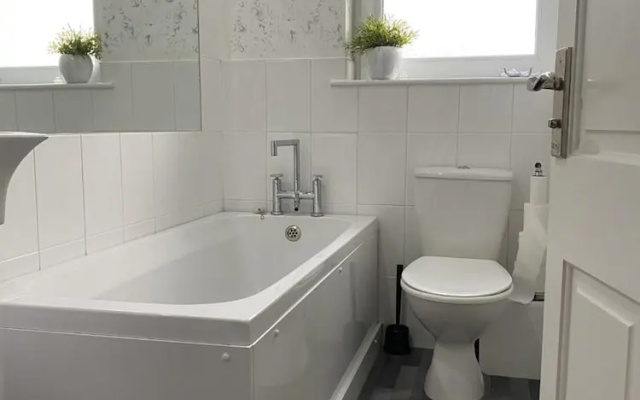 Remarkable 3-bed House in Belfast